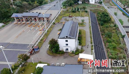 珊溪收費(fèi)站屋頂及邊坡光伏。溫州管理中心 供圖