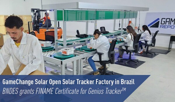 GameChange Solar 巴西工廠的工人正在制造 Genius Tracker(TM) 的組件