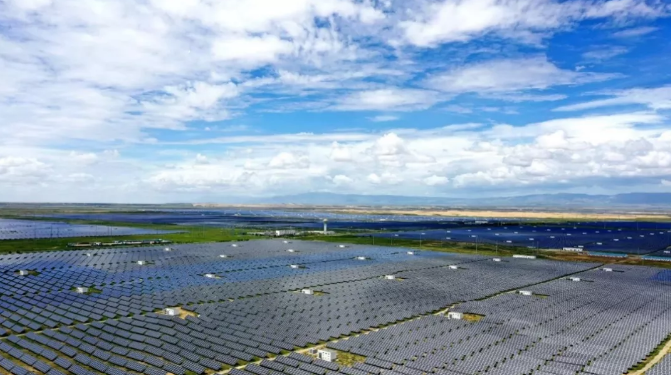 Tedlar?透明背板雙面組件–應(yīng)用在青海特高壓項目616MW.png